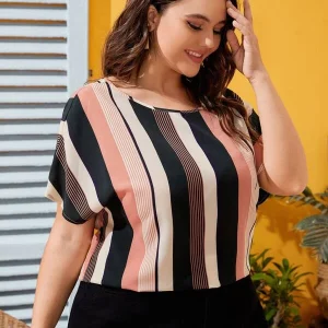 Blusa rayada con abertura trasera